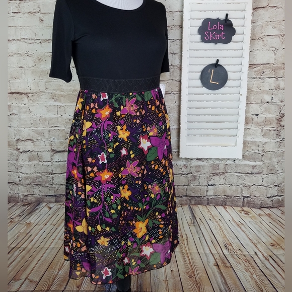 LuLaRoe Dresses & Skirts - Lily Chiffon Midi Skirt